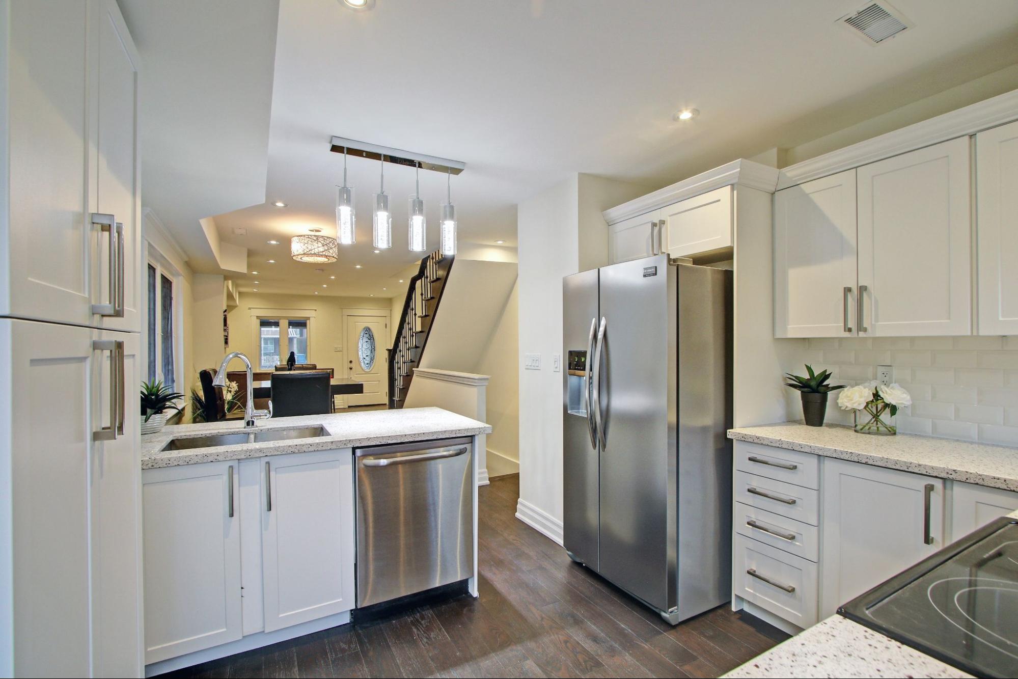 Kitchen Renovation Costs in Toronto Custom vs Standard Cabinets