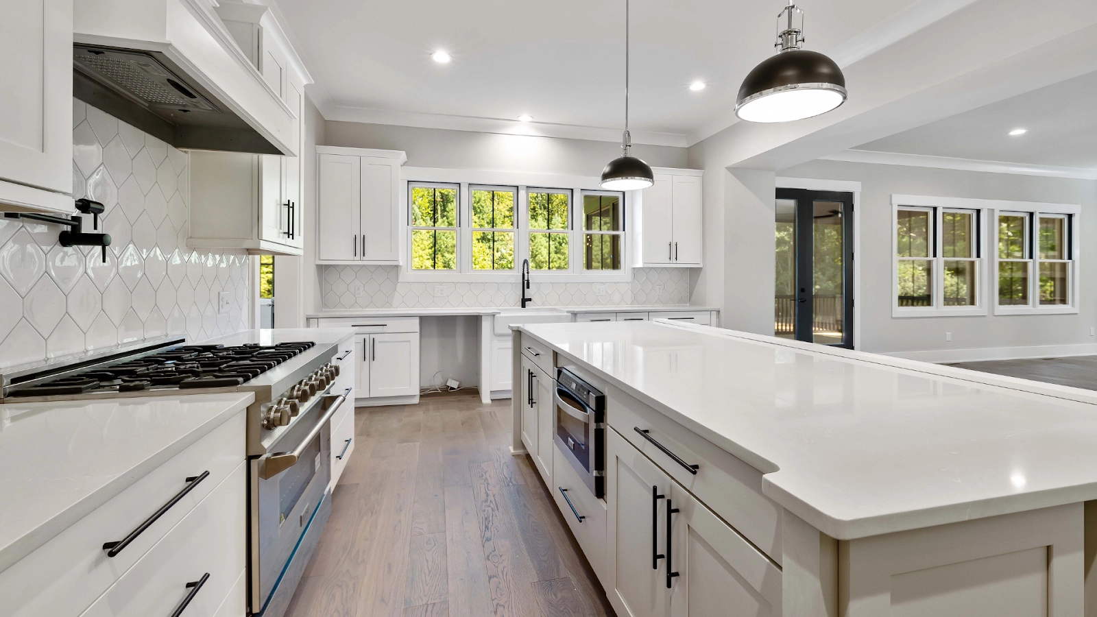 Standard versus Custom Kitchen Renovation in Toronto